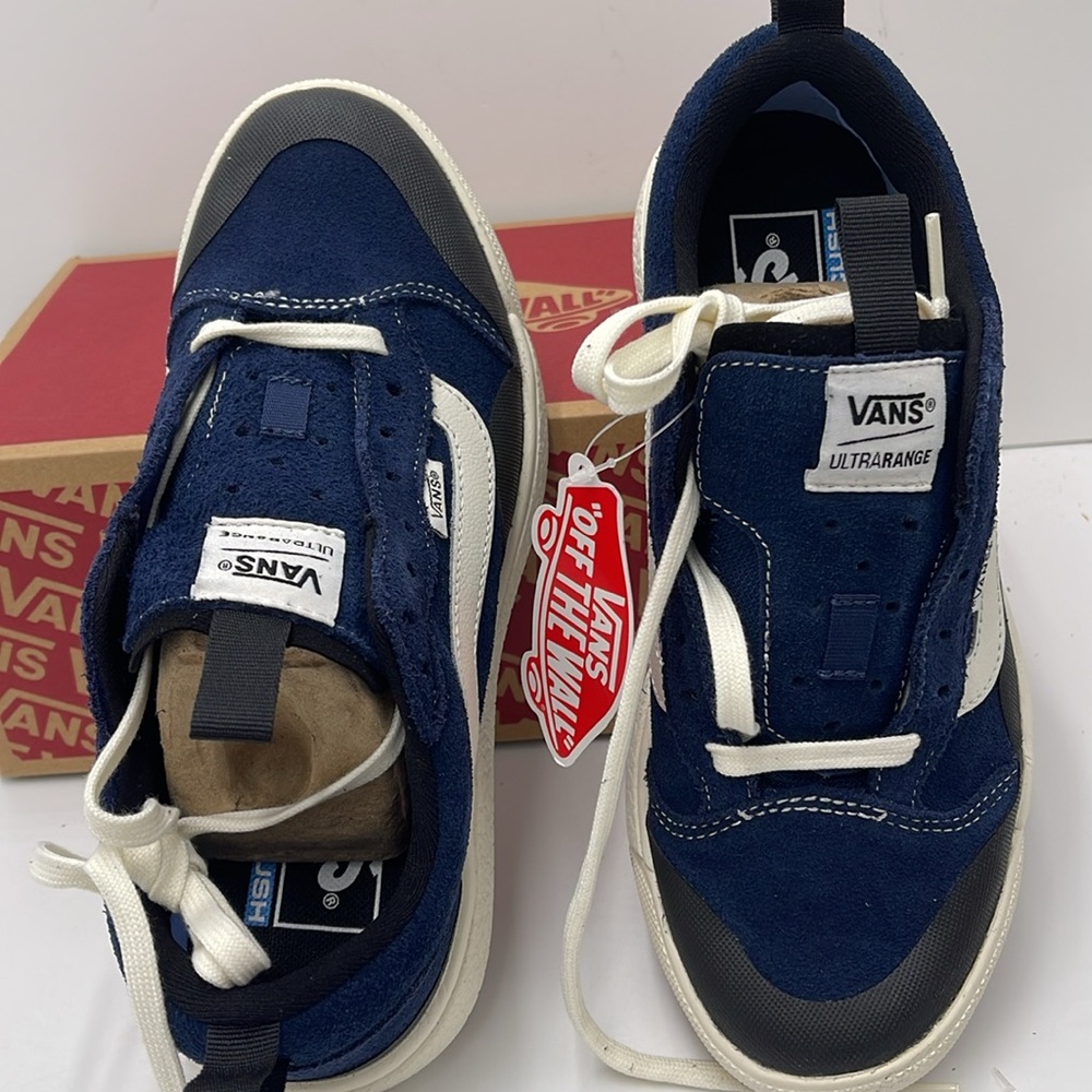 Vans WMNS Blue White Sneakers Ultrarange Exo
Suede Dress Blues/Black
VN0A4UWMLKV - Picture 12 of 16
